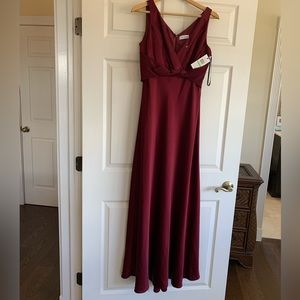 Calvin Klein Wine-gown NWT size 8. Great for tall lady. Very elegant & beautiful